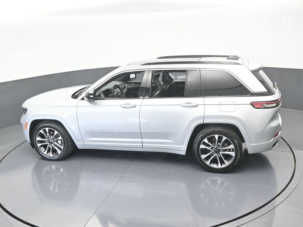 Used 2024 Jeep Grand Cherokee Overland w/ Luxury Tech Group IV image 56