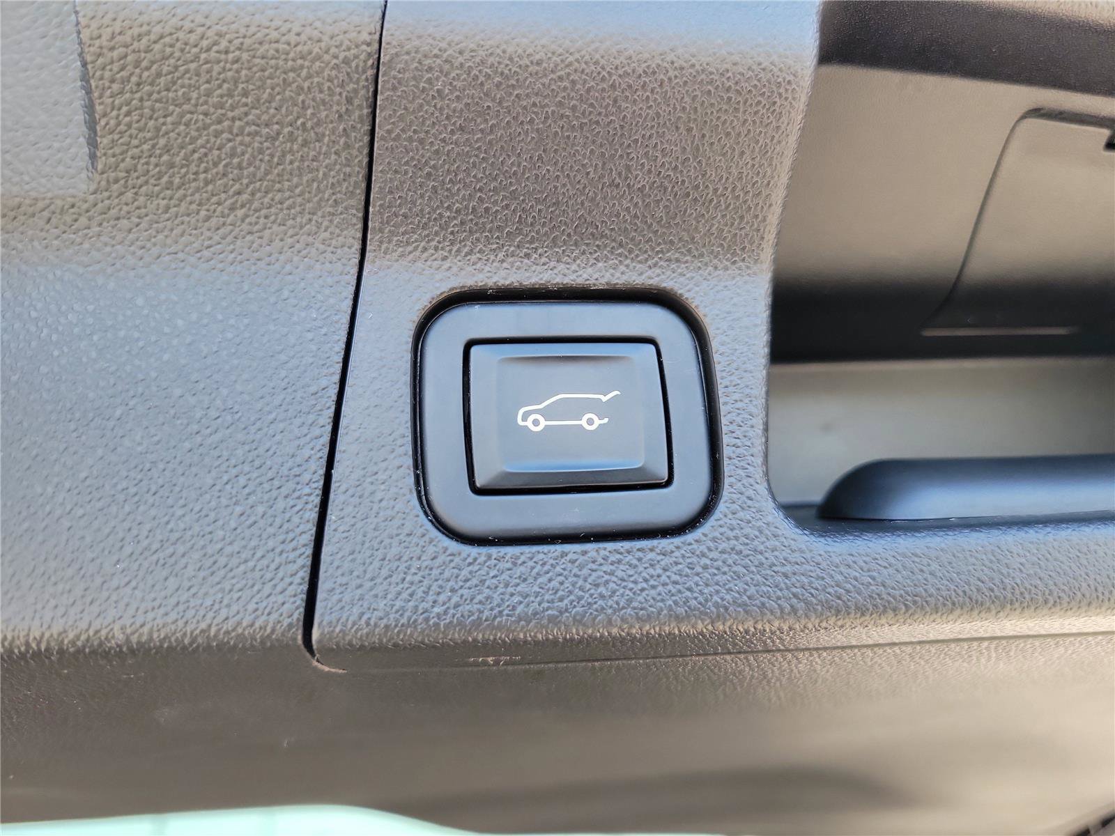 Used 2023 GMC Acadia Denali w/ Black Diamond Edition FWD image 10