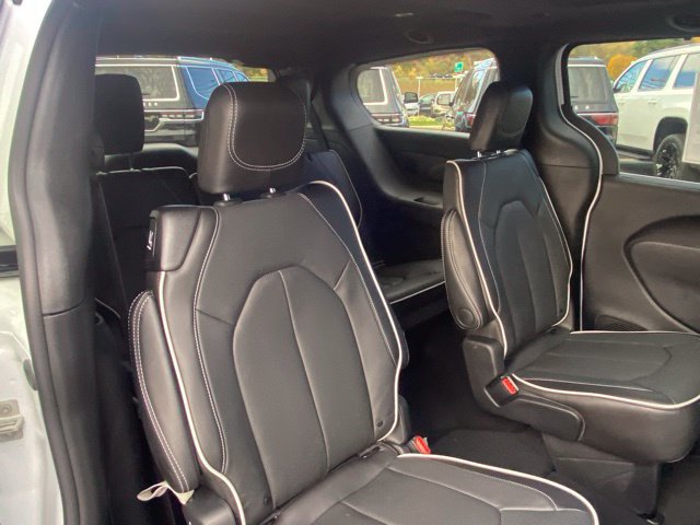 New 2026 Chrysler Pacifica Limited FWD image 35
