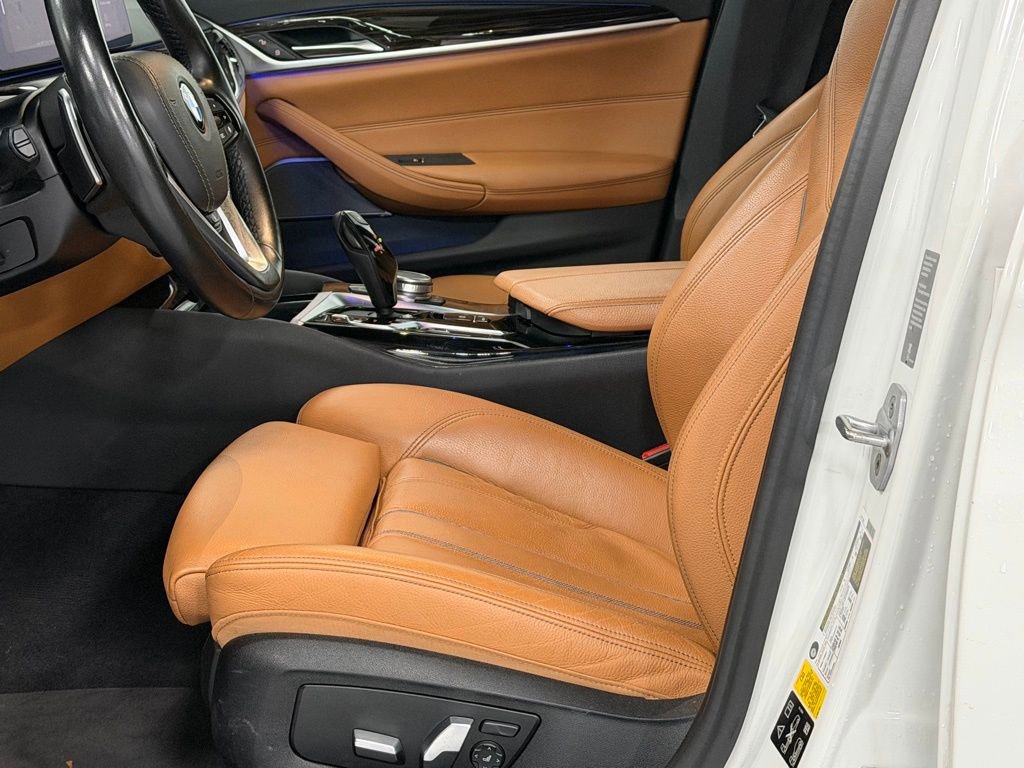 Used 2021 BMW 530i xDrive w/ Premium Package image 13