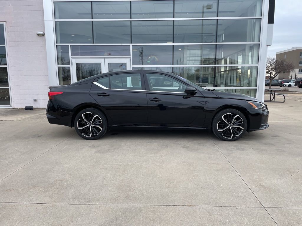 Used 2025 Nissan Altima 2.5 SR image 4