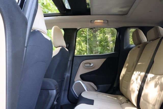 Used 2019 Jeep Renegade Latitude w/ Cold Weather Group image 11