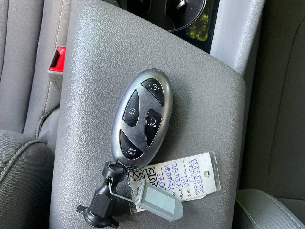 Used 2025 Hyundai Elantra SEL FWD image 38