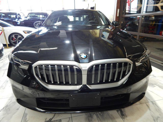 Used 2025 BMW 530i xDrive image 2