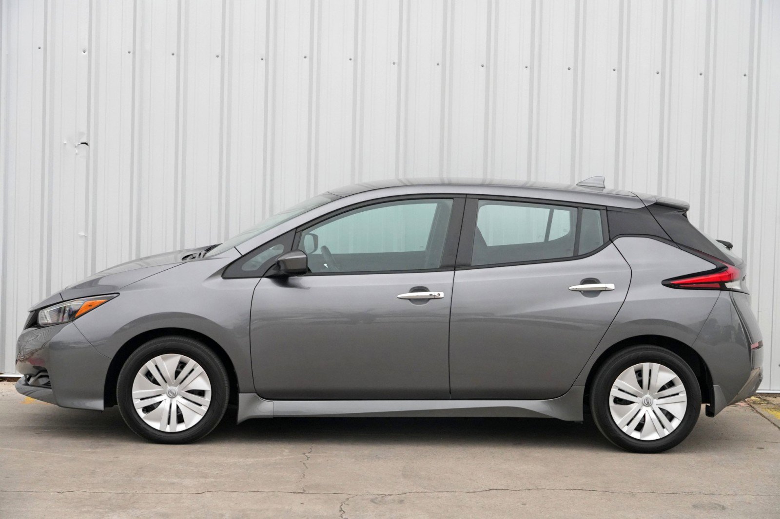 Used 2025 Nissan Leaf S image 38