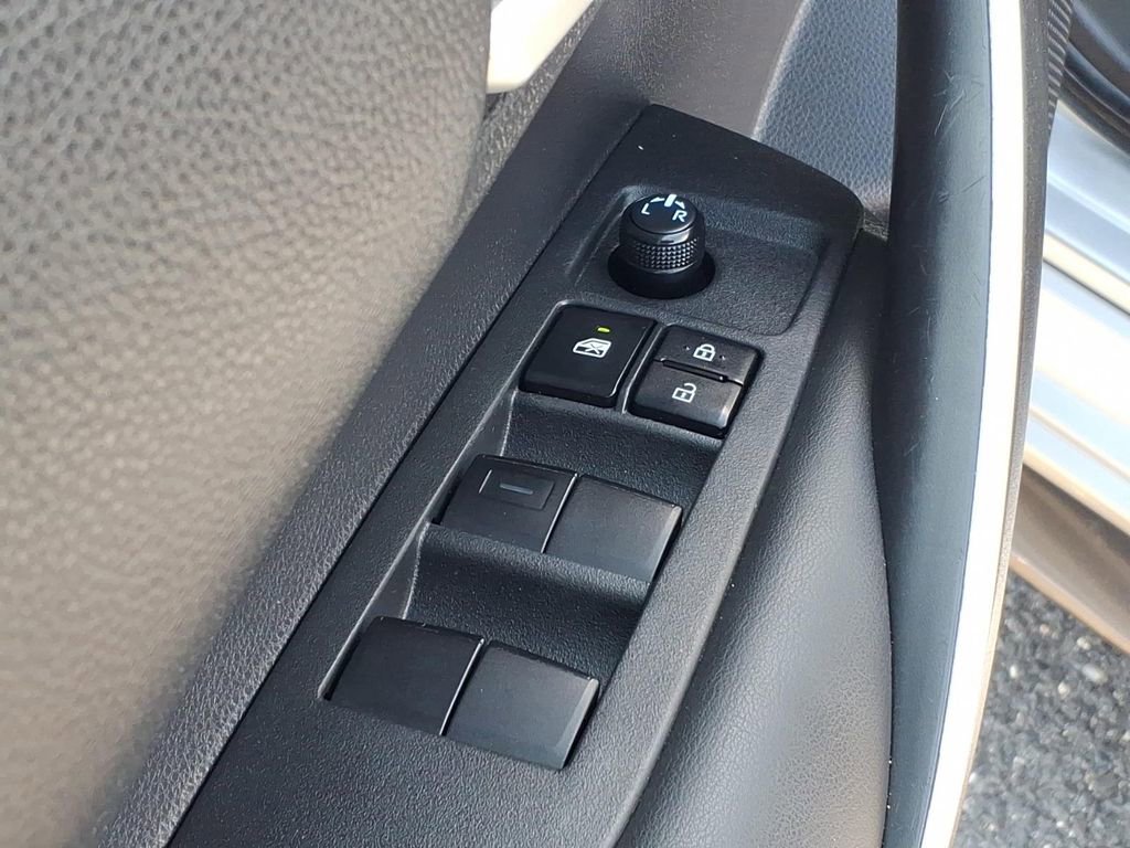 Used 2022 Toyota Corolla SE FWD image 13