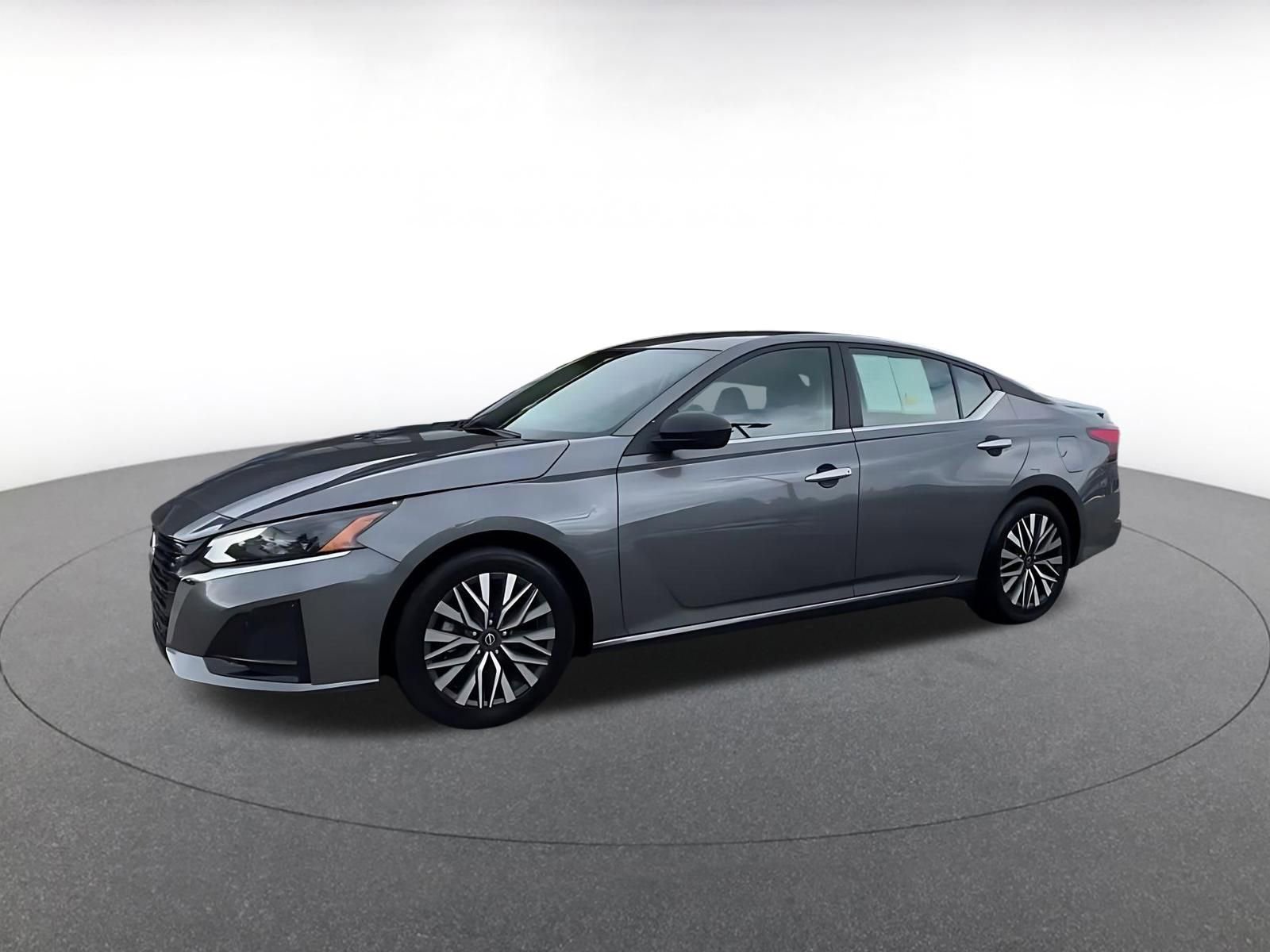Used 2025 Nissan Altima 2.5 SV FWD image 8