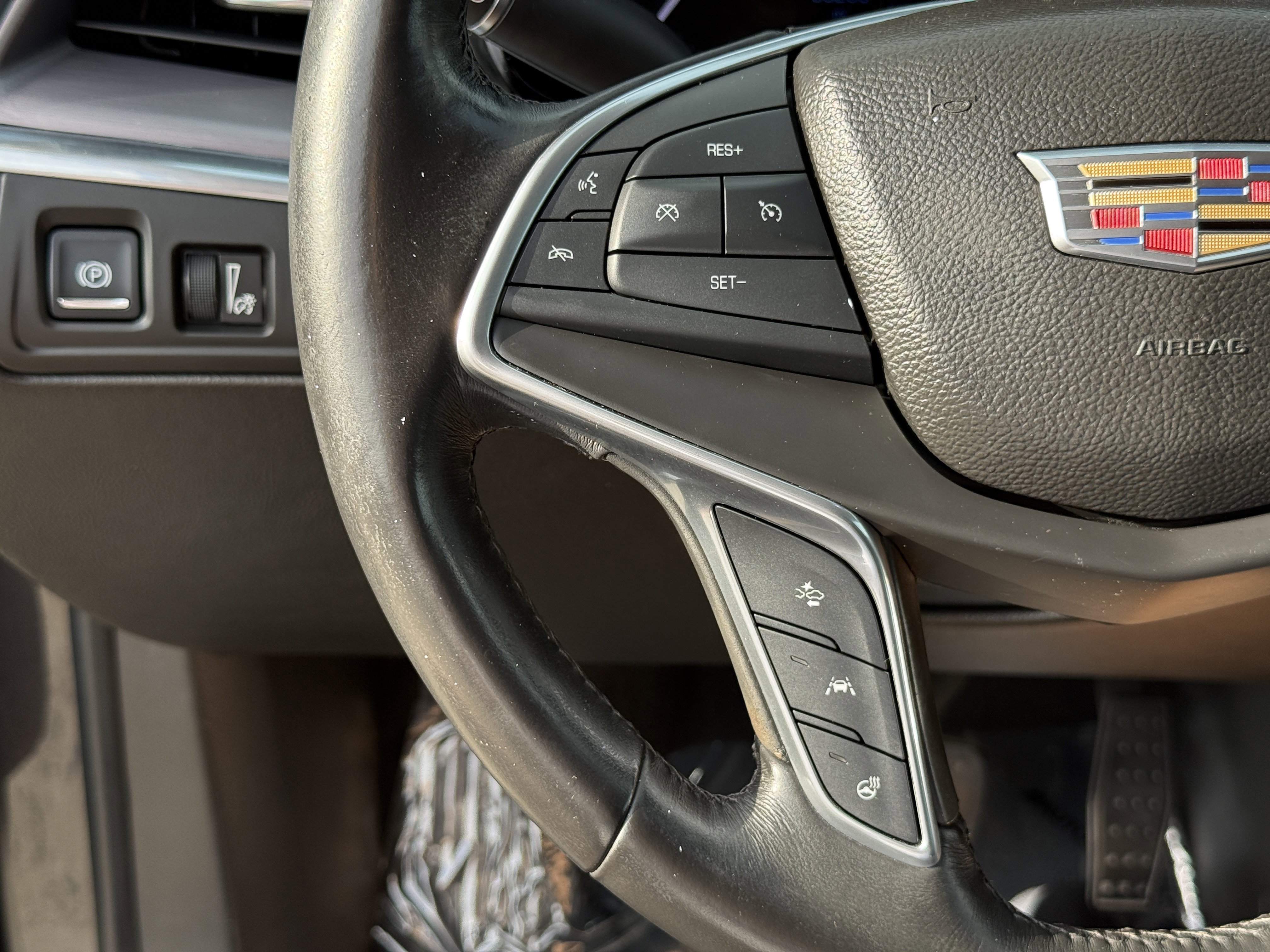 Used 2017 Cadillac XT5 Luxury w/ Driver Awareness Package FWD image 18