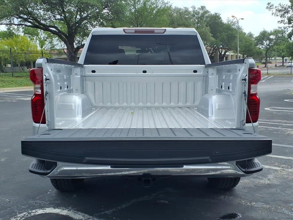 Used 2022 Chevrolet Silverado 1500 LT RWD image 16