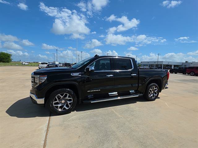 Used 2022 GMC Sierra 1500 SLT AWD/4WD image 2