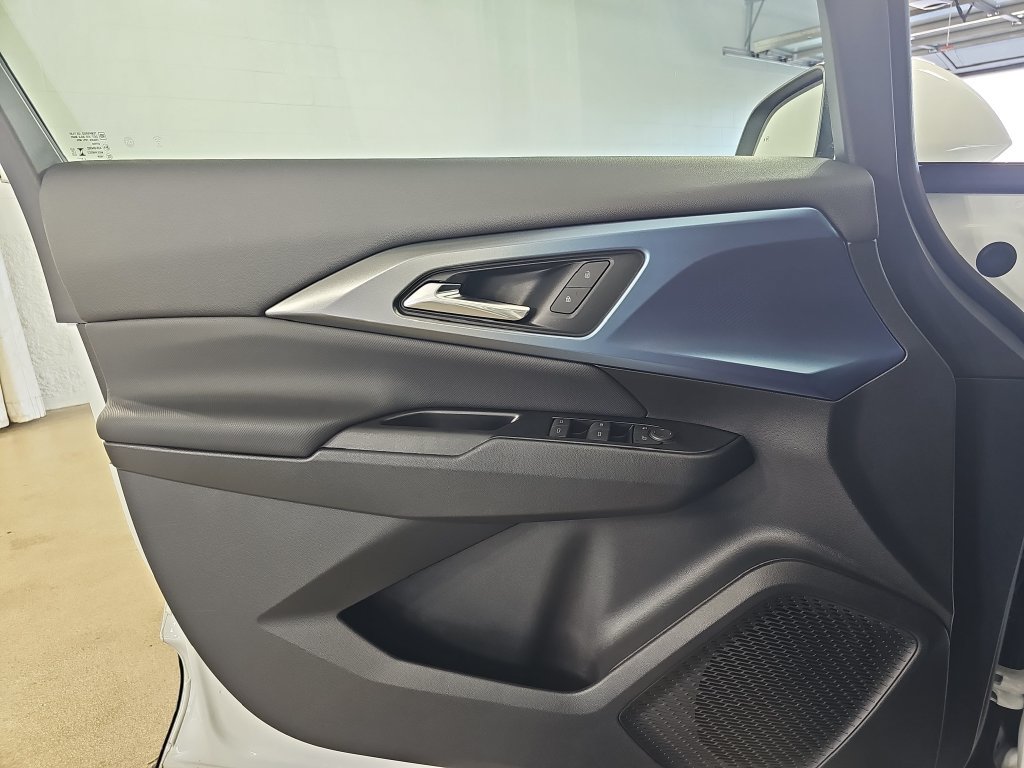 Certified 2024 Chevrolet Equinox EV LT AWD/4WD image 33