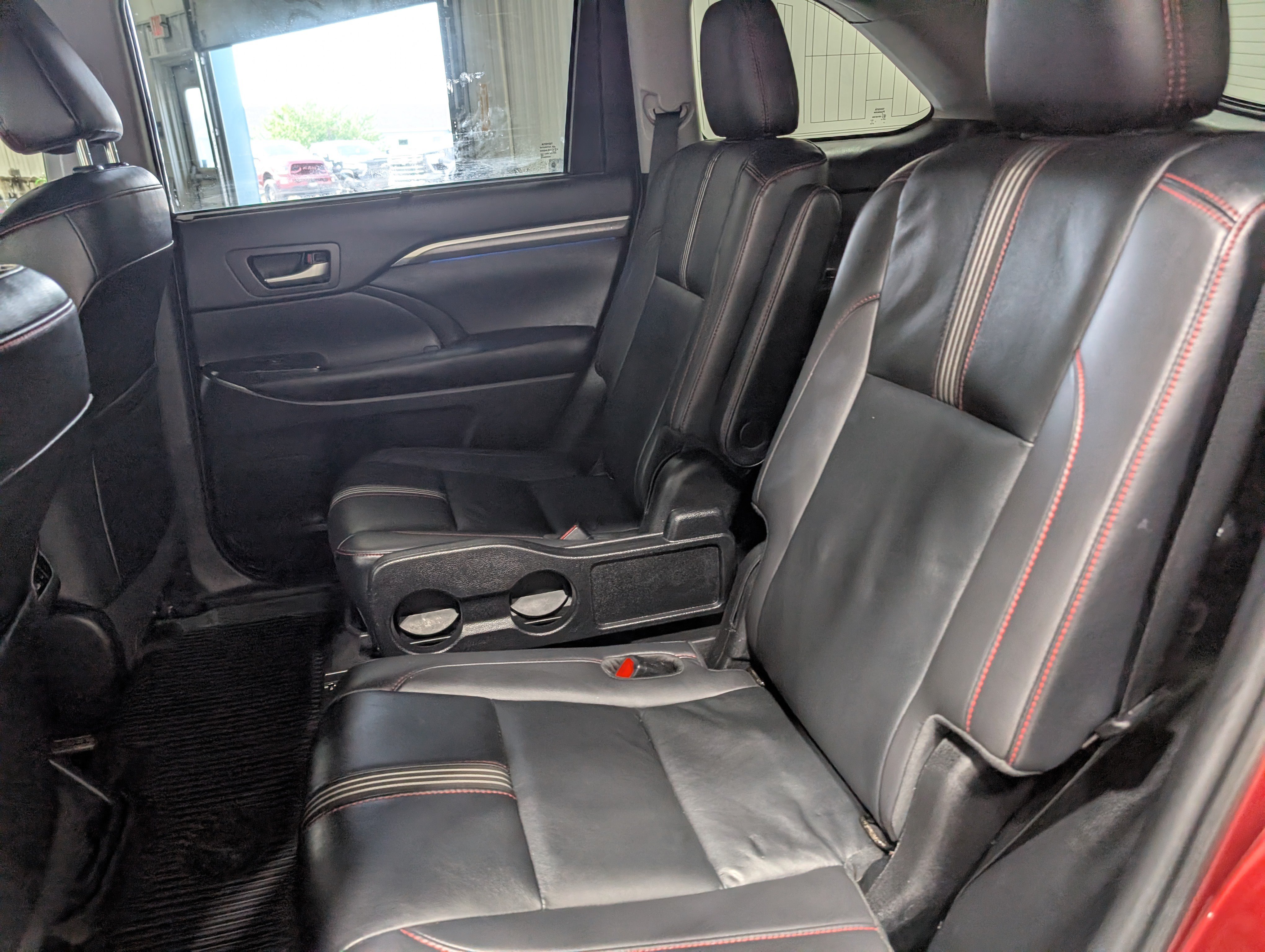 Used 2019 Toyota Highlander SE AWD/4WD image 15