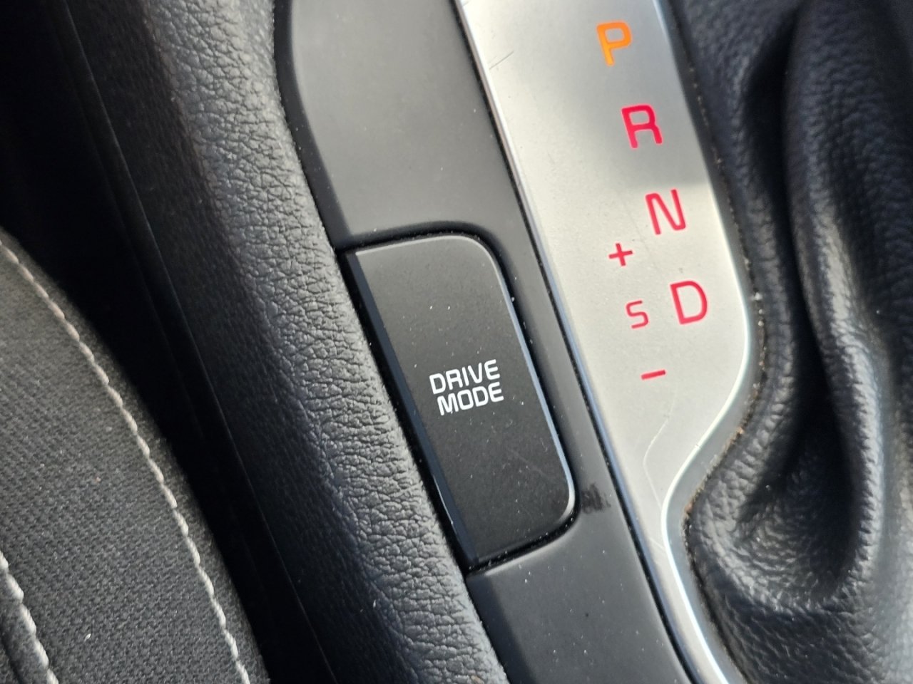 Used 2023 Kia Forte LXS w/ LXS Technology Package FWD image 5