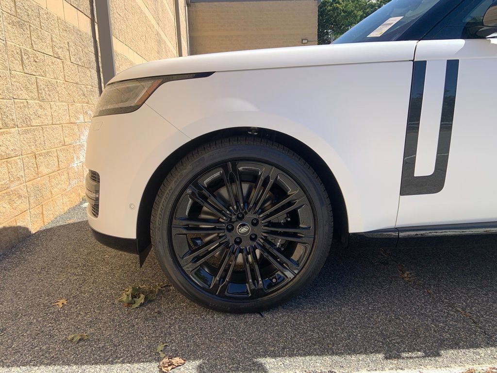 New 2025 Land Rover Range Rover Long Wheelbase SE image 9
