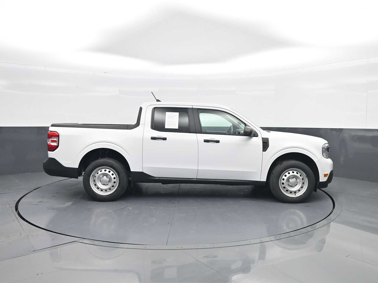 Used 2023 Ford Maverick XL image 9