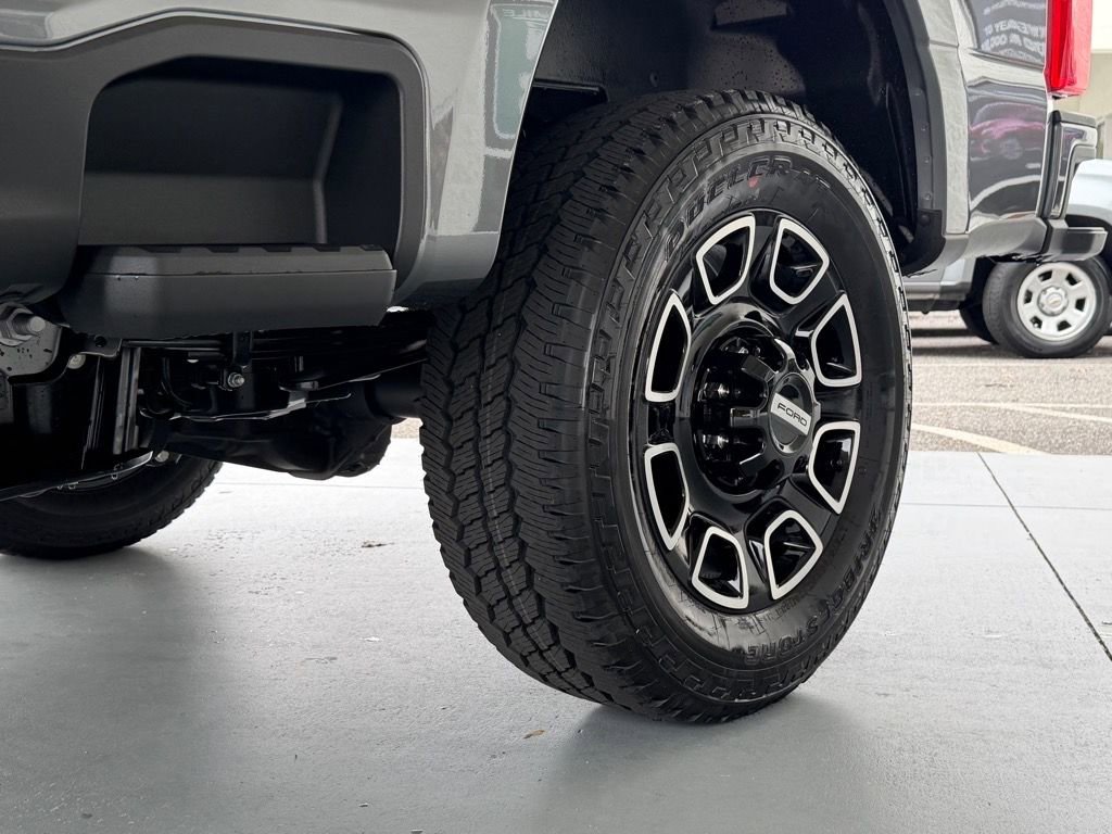 New 2026 Ford F350 Platinum w/ FX4 Off-Road Package image 29
