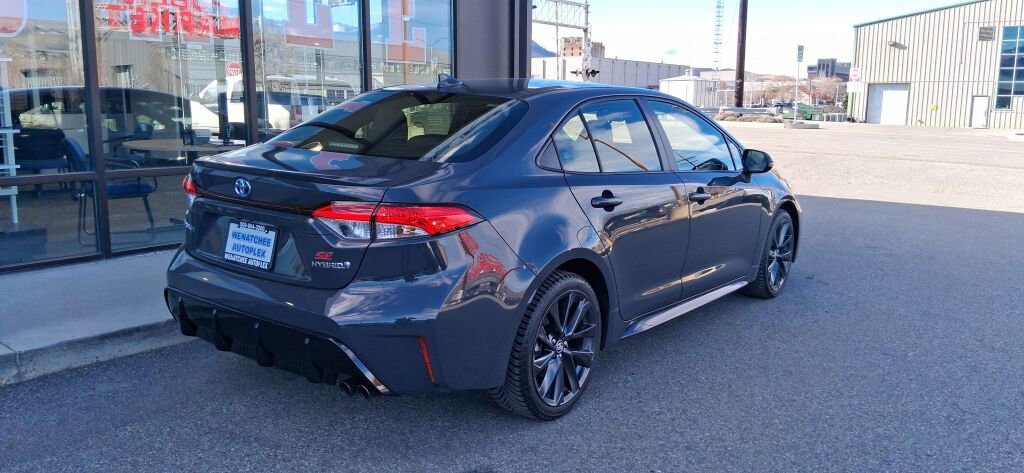 Used 2024 Toyota Corolla SE w/ SE Package image 7