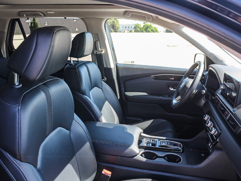 Certified 2025 Honda Pilot Touring image 17