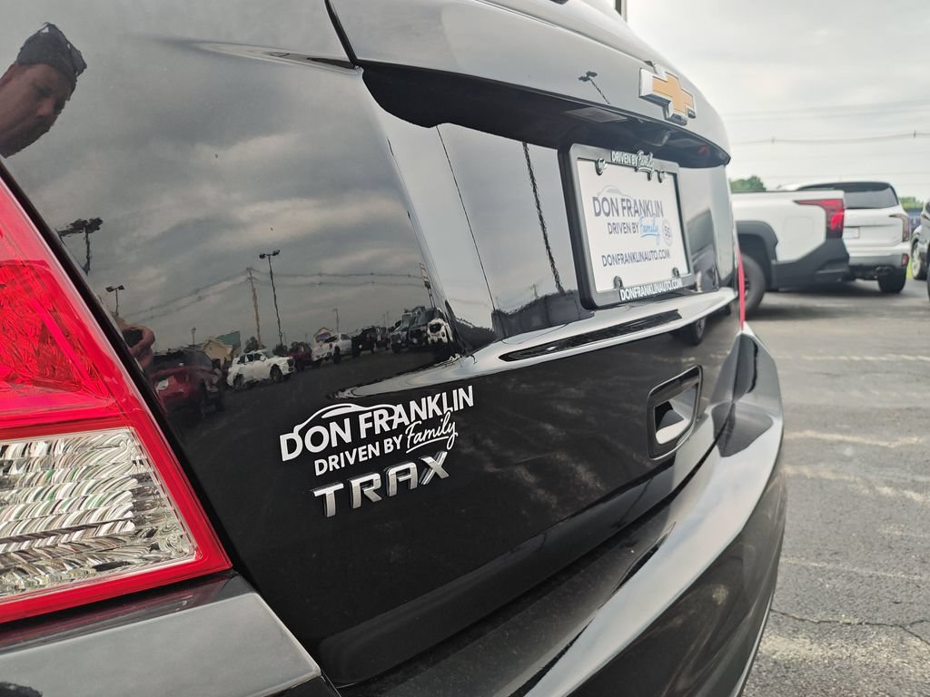 Used 2022 Chevrolet Trax LS w/ Tint and Cruise Package FWD image 27