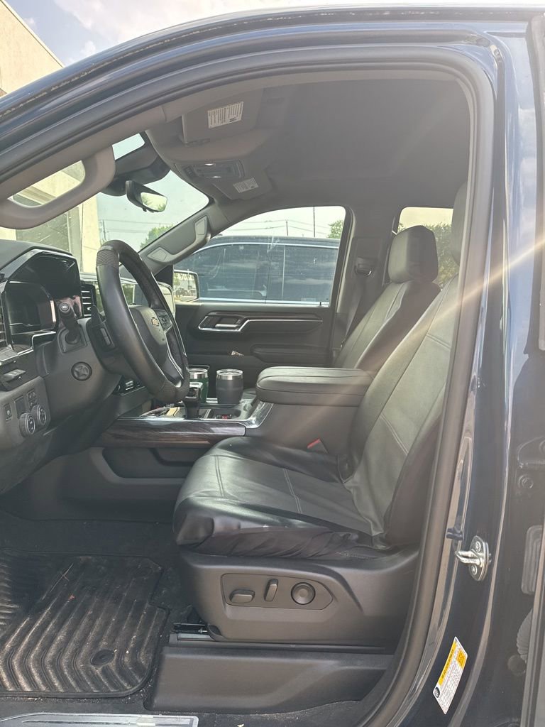 Used 2023 Chevrolet Silverado 1500 LTZ w/ Technology Package RWD image 6