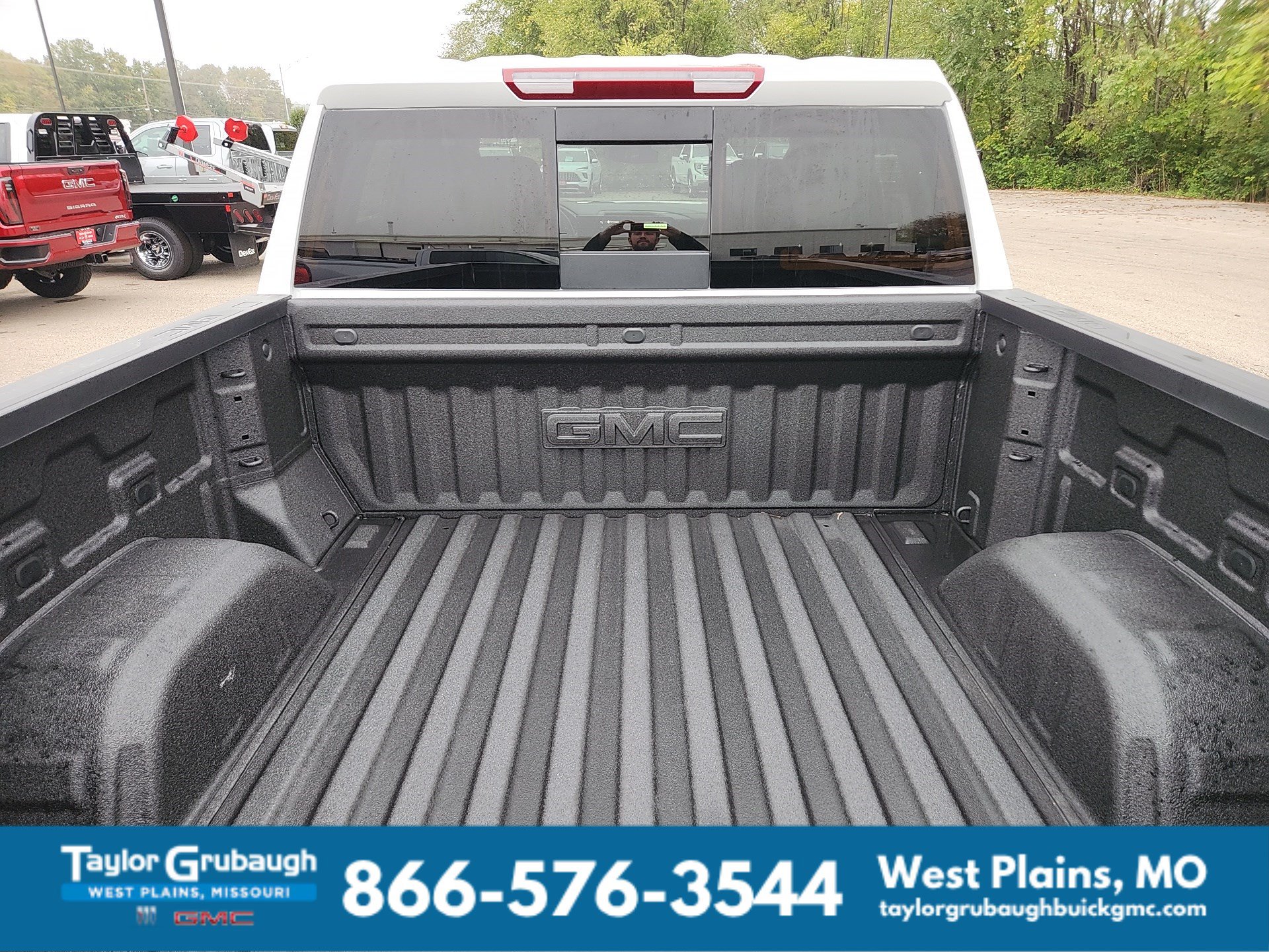 New 2026 GMC Sierra 1500 Elevation w/ Elevation Premium Package AWD/4WD image 9