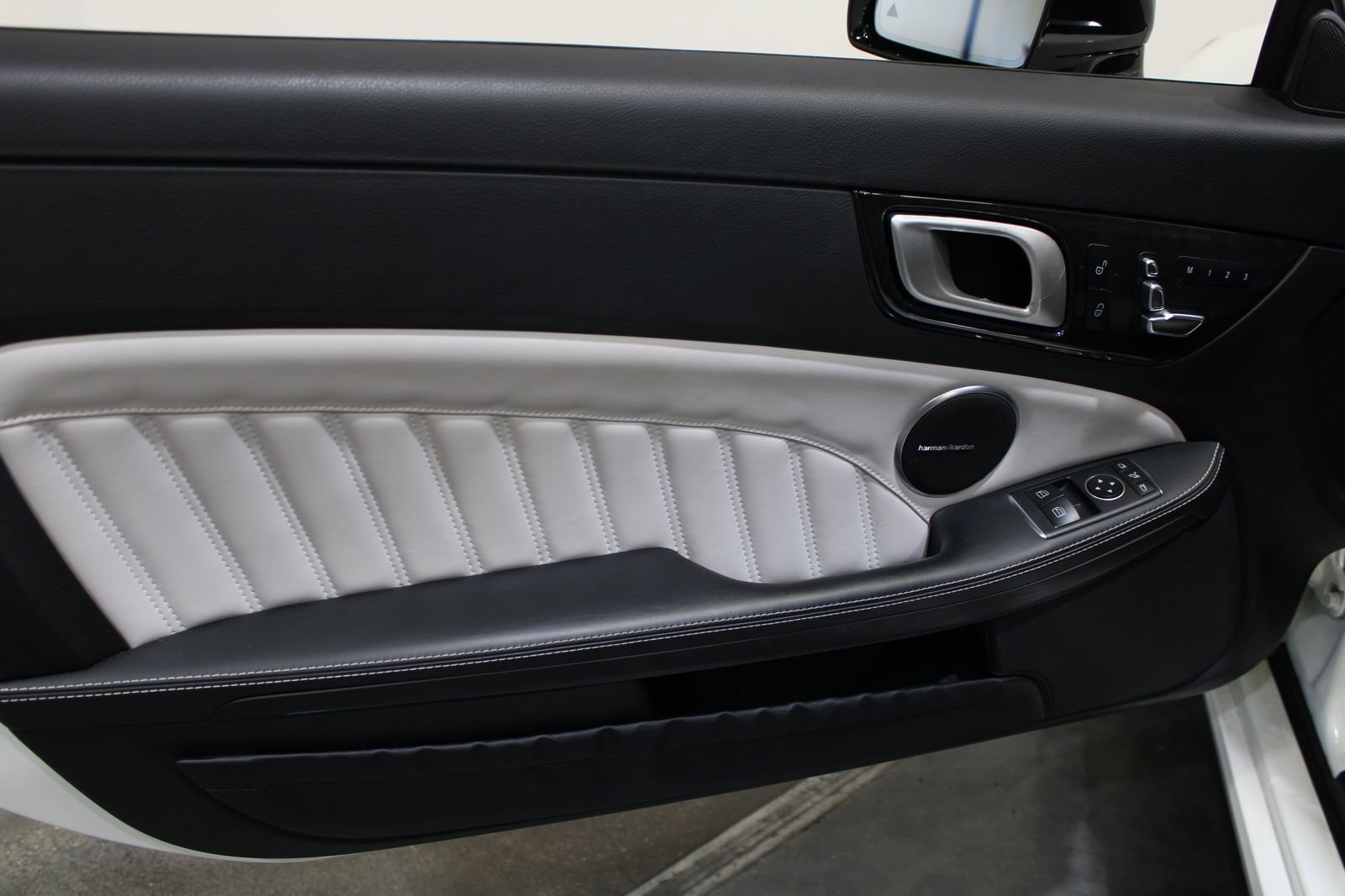 Used 2019 Mercedes-Benz SLC 43 AMG image 21