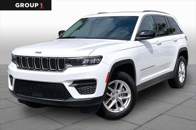 Certified 2023 Jeep Grand Cherokee Laredo AWD/4WD image 1