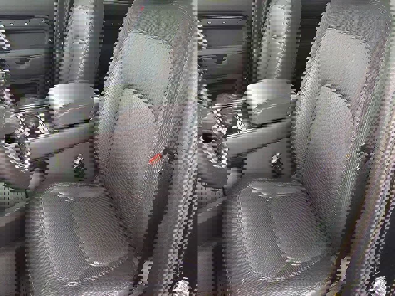 Certified 2023 Land Rover Defender 110 X-Dynamic SE image 16