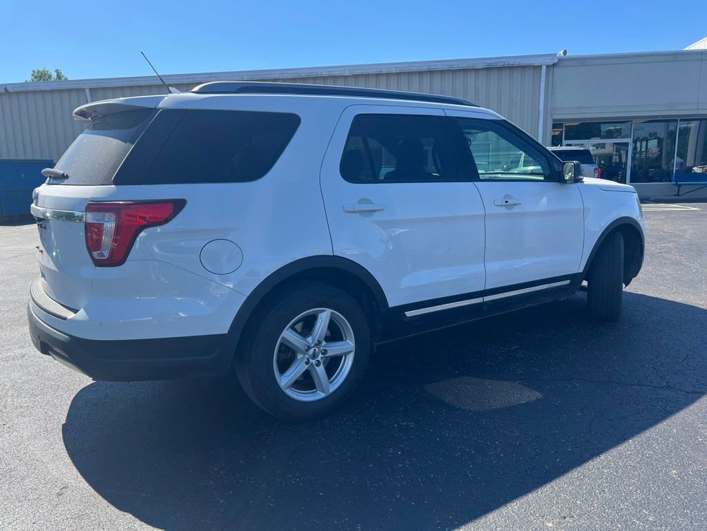 Used 2019 Ford Explorer XLT w/ Equipment Group 202A FWD image 3