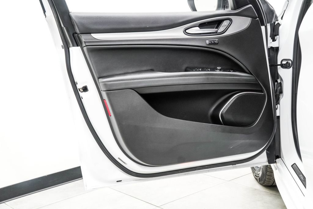 Used 2023 Alfa Romeo Stelvio Veloce image 39