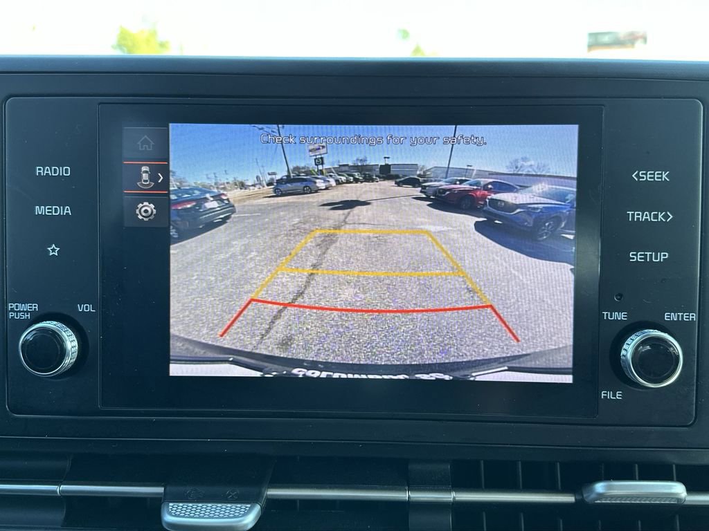 Used 2023 Kia Carnival LX image 17