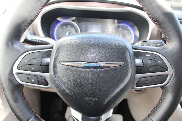 Used 2019 Chrysler Pacifica Touring-L FWD image 25