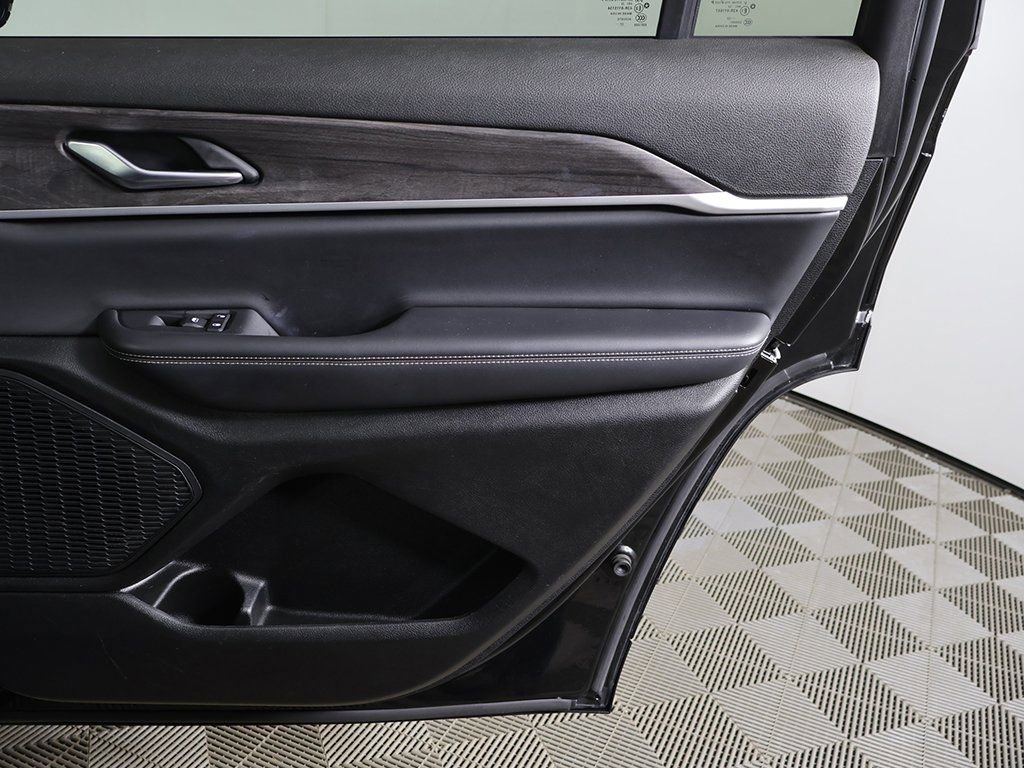 Used 2023 Jeep Grand Cherokee L Limited image 27