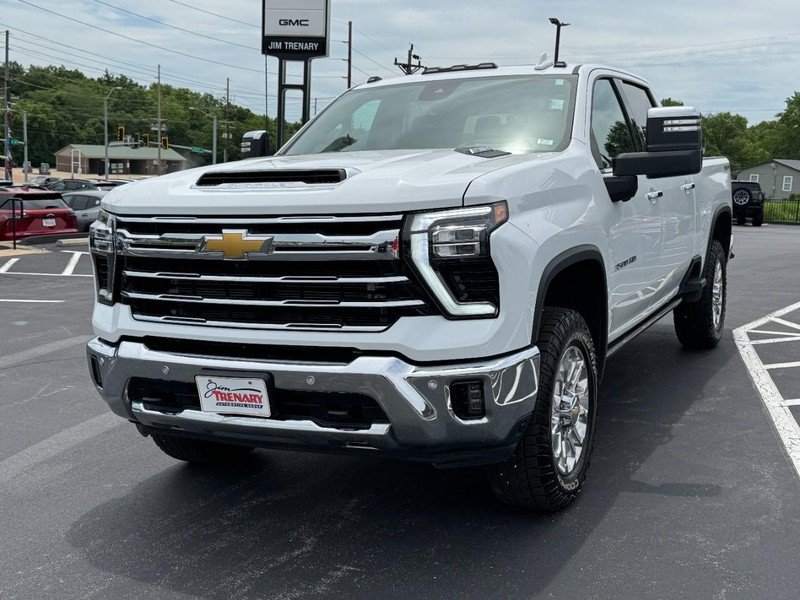 Used 2024 Chevrolet Silverado 3500 LTZ w/ LTZ Premium Package AWD/4WD image 8