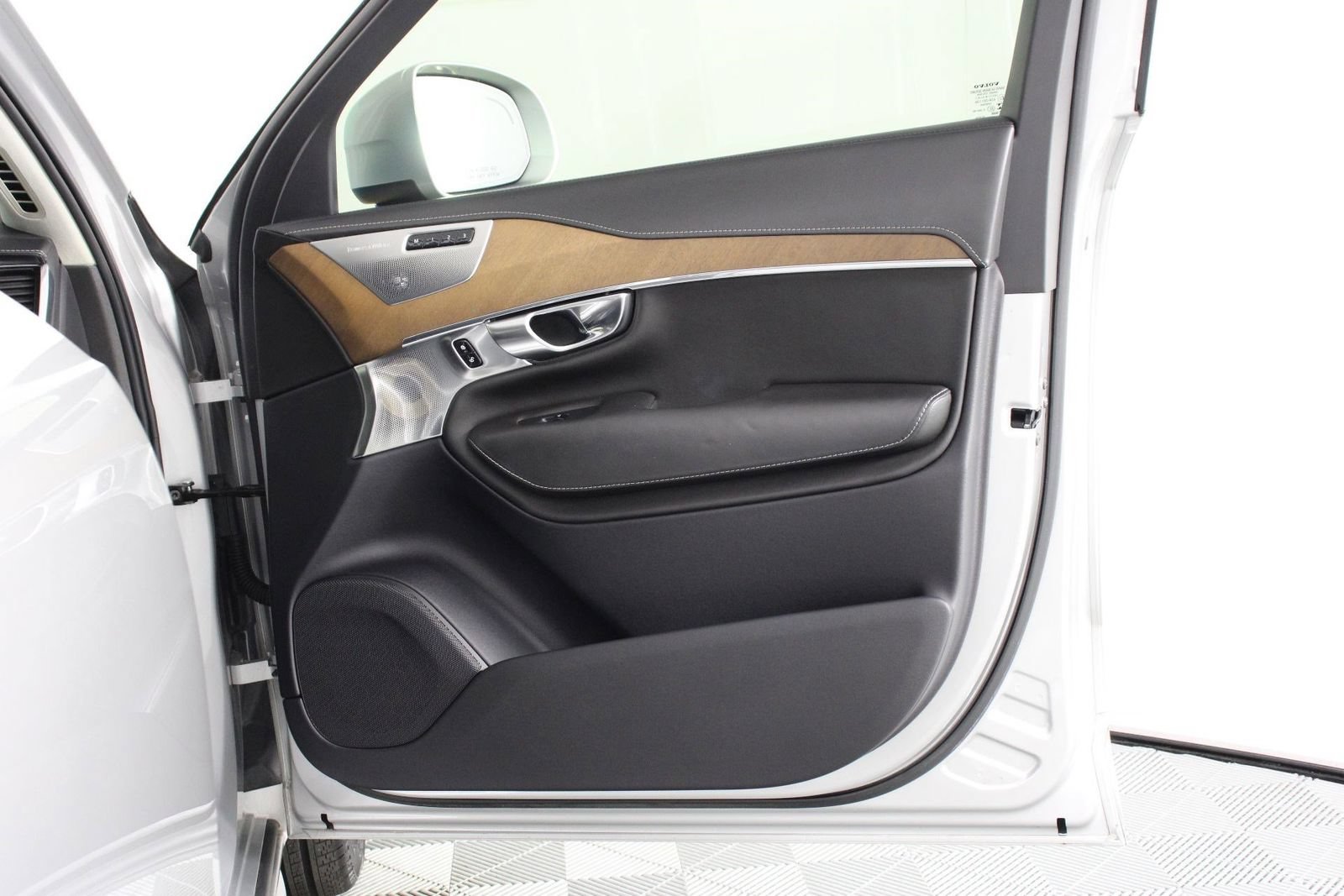 Used 2017 Volvo XC90 T8 Inscription w/ Luxury Package AWD/4WD image 21