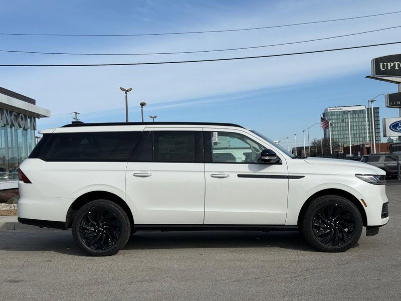 New 2026 Lincoln Navigator L Reserve w/ Jet Appearance Package image 2