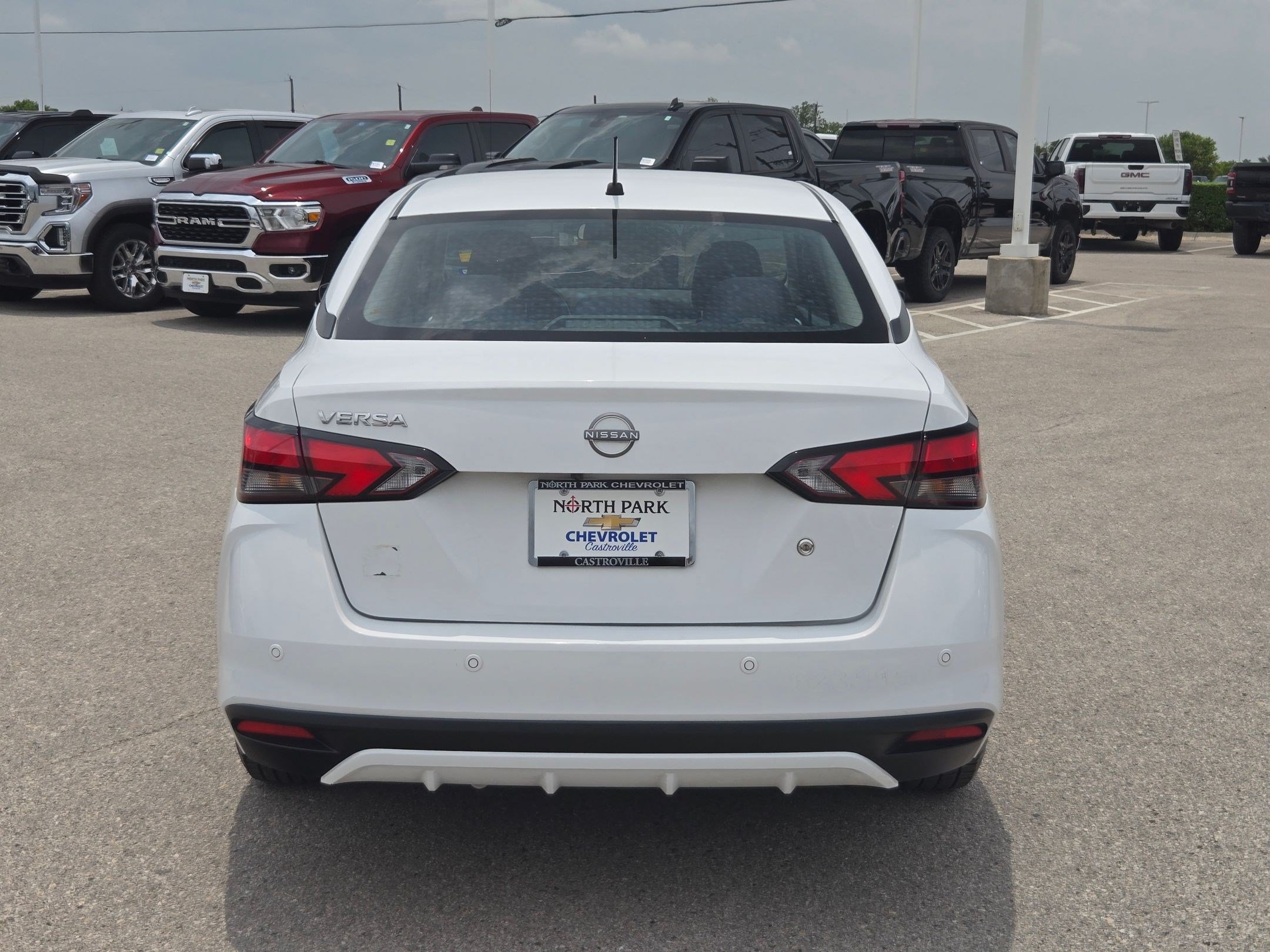 Used 2023 Nissan Versa S FWD image 4