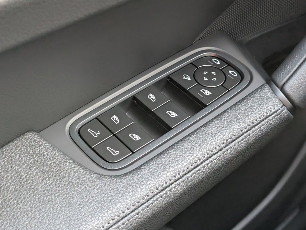 New 2026 Porsche Cayenne image 25