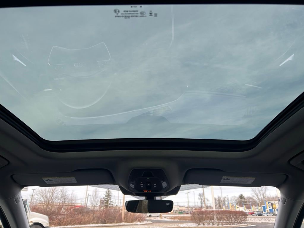 Used 2025 Audi Q5 Premium w/ Convenience Package image 19