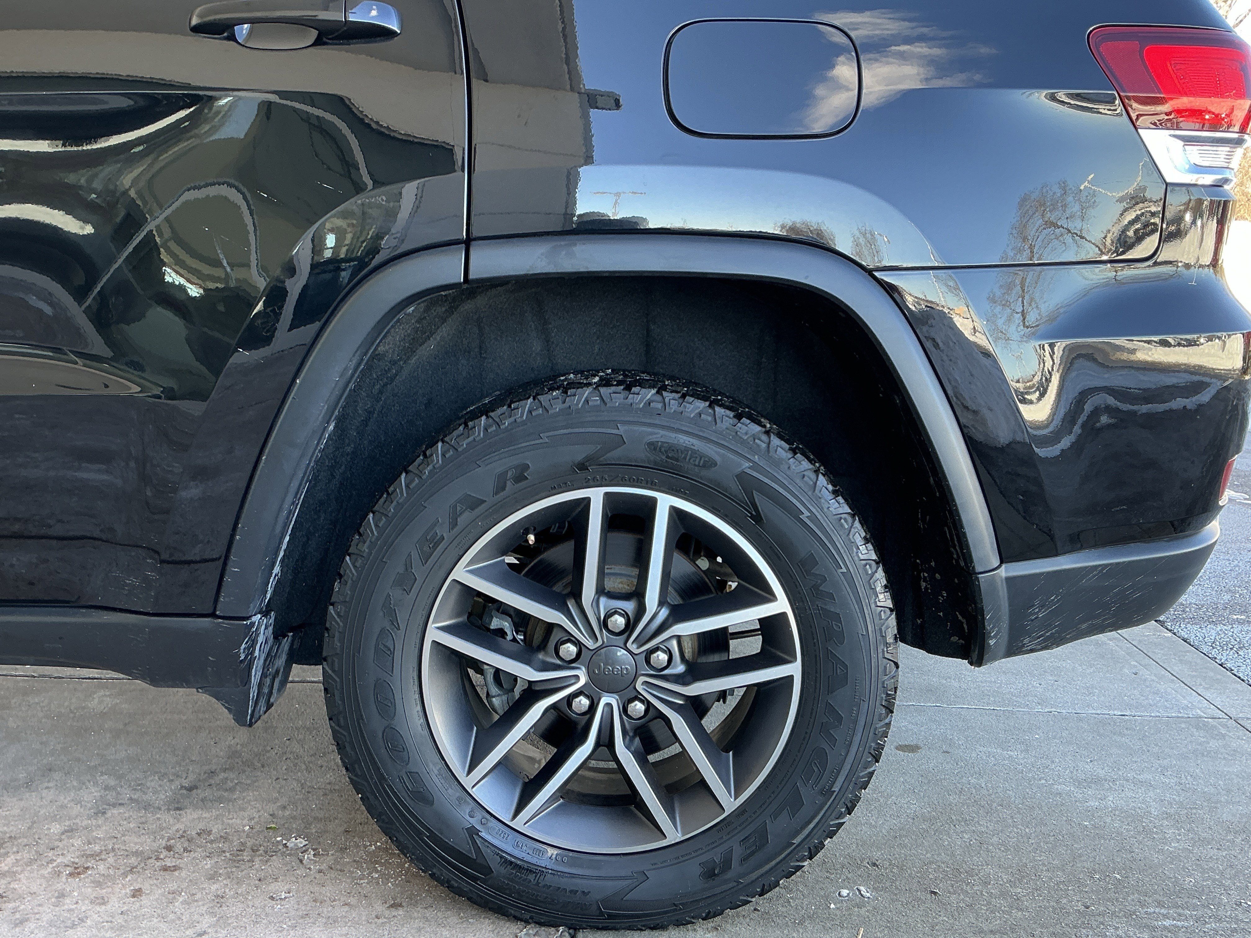 Used 2020 Jeep Grand Cherokee Laredo w/ Quick Order Package 2BN North image 23