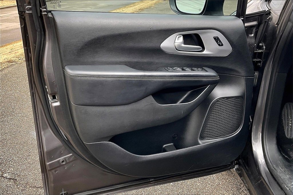 Used 2018 Chrysler Pacifica Limited w/ Advanced Safetytec Group image 22