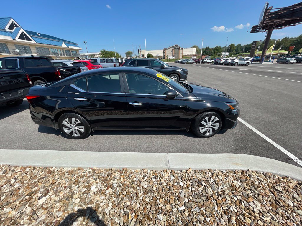 Used 2024 Nissan Altima 2.5 S FWD image 3