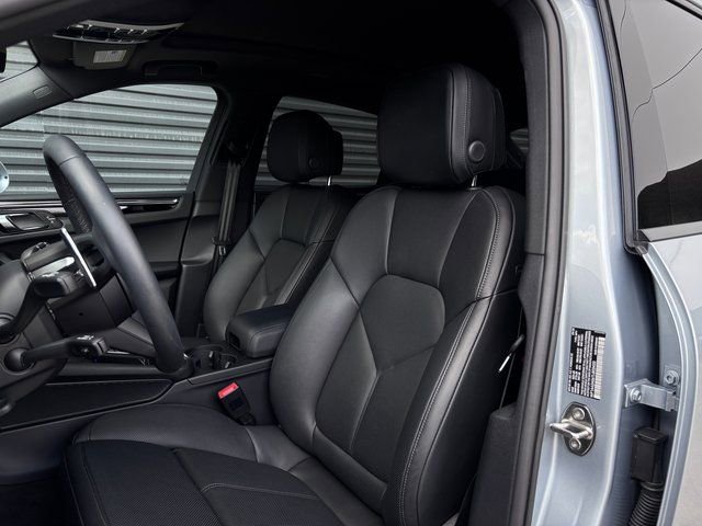 Certified 2026 Porsche Macan image 5