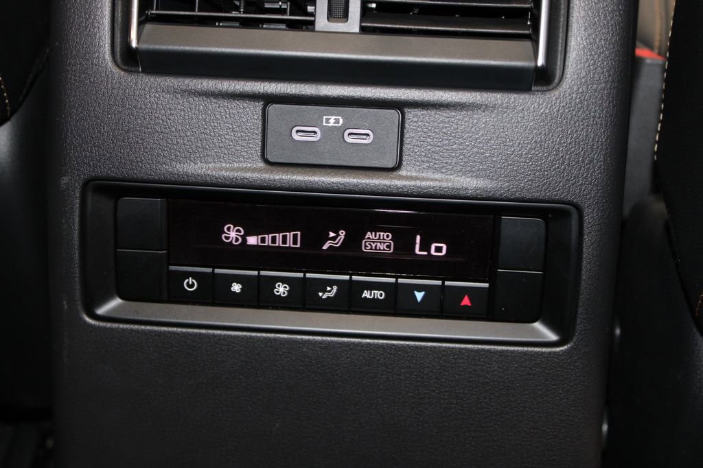 Used 2025 MAZDA CX-70 Plug-In Hybrid w/ Premium Pkg image 32