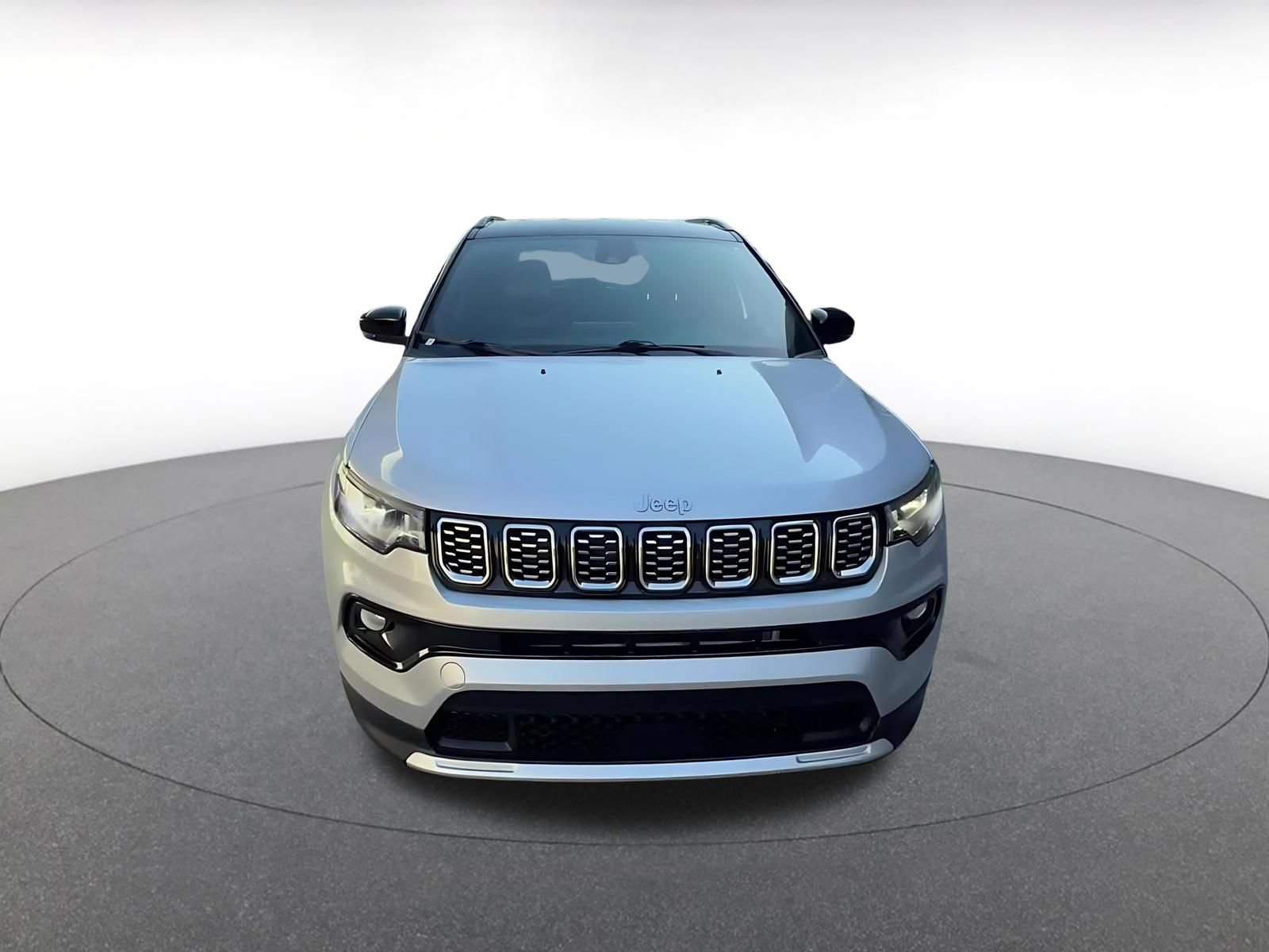 Used 2025 Jeep Compass Limited AWD/4WD image 4