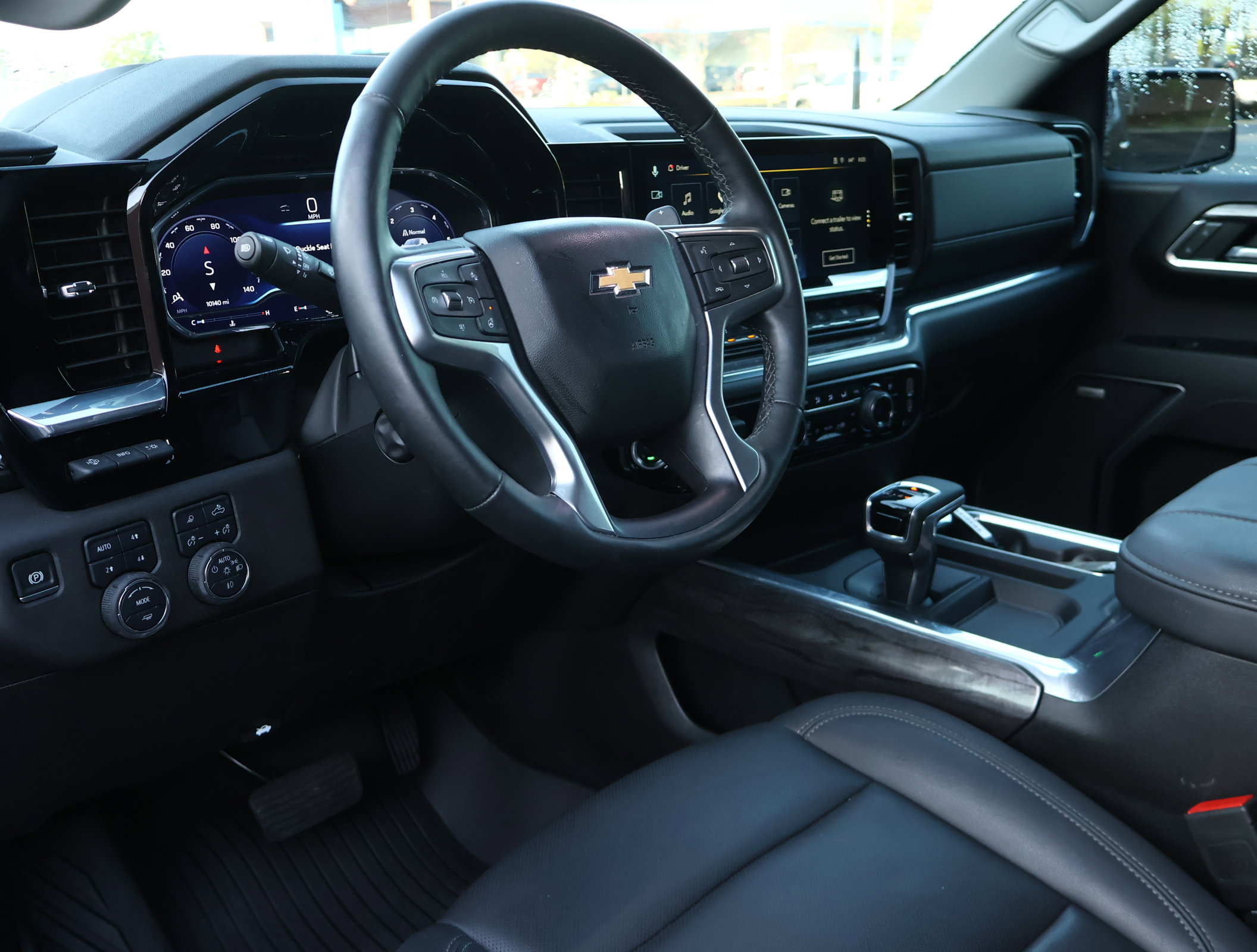 Used 2025 Chevrolet Silverado 1500 LTZ AWD/4WD image 2