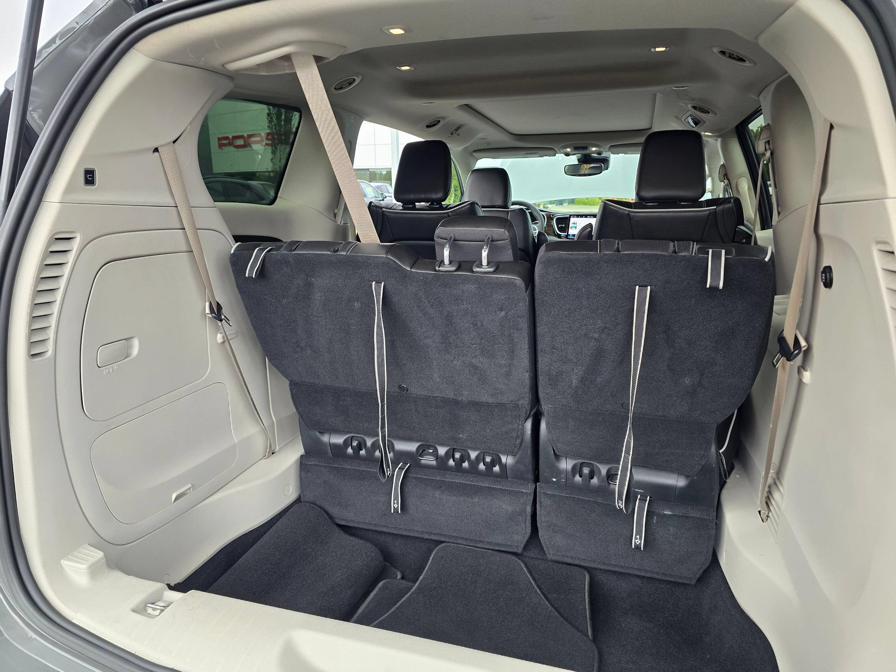Used 2022 Chrysler Pacifica Limited FWD image 19
