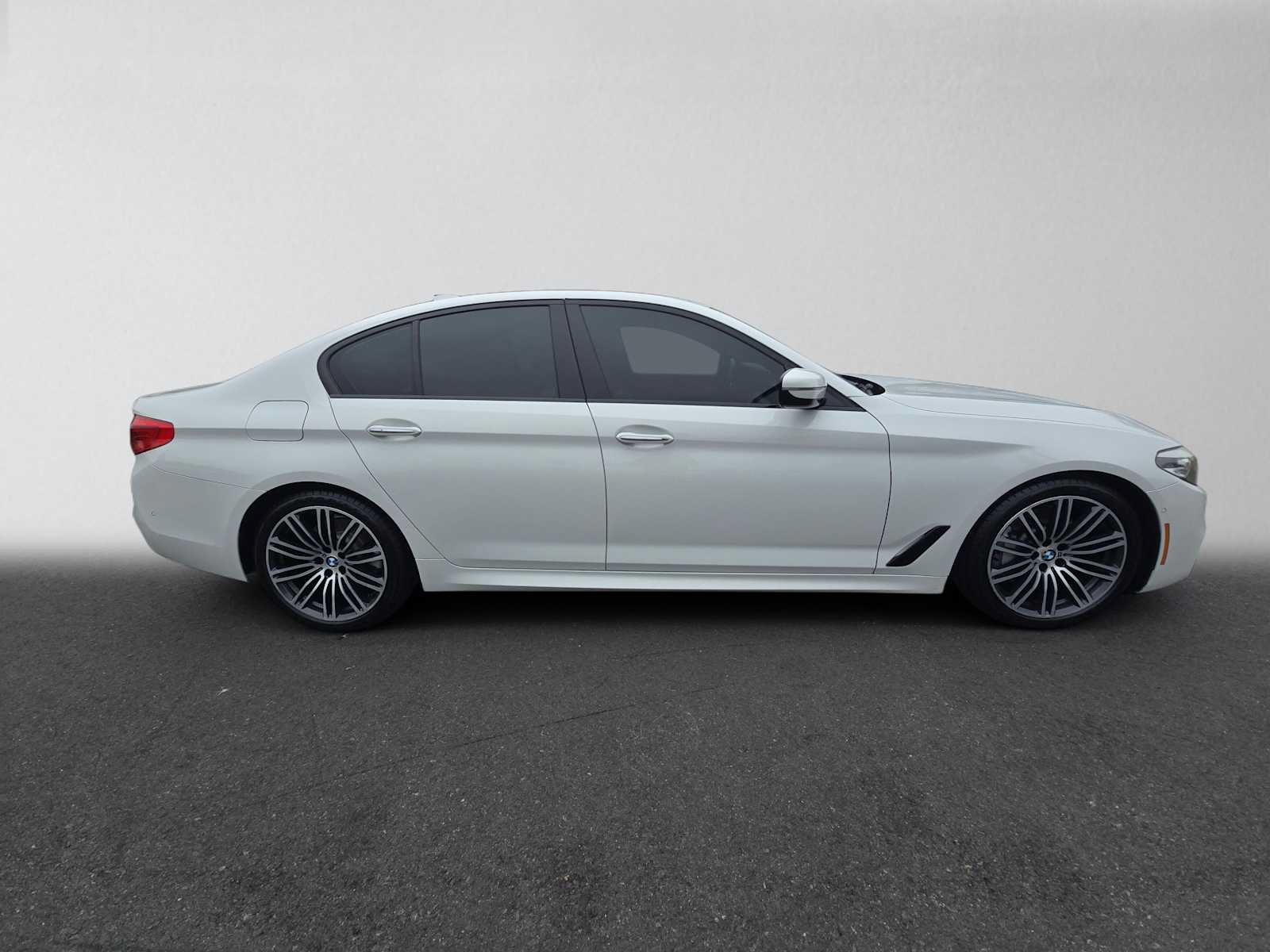 Used 2018 BMW 530i w/ M Sport Package RWD image 2