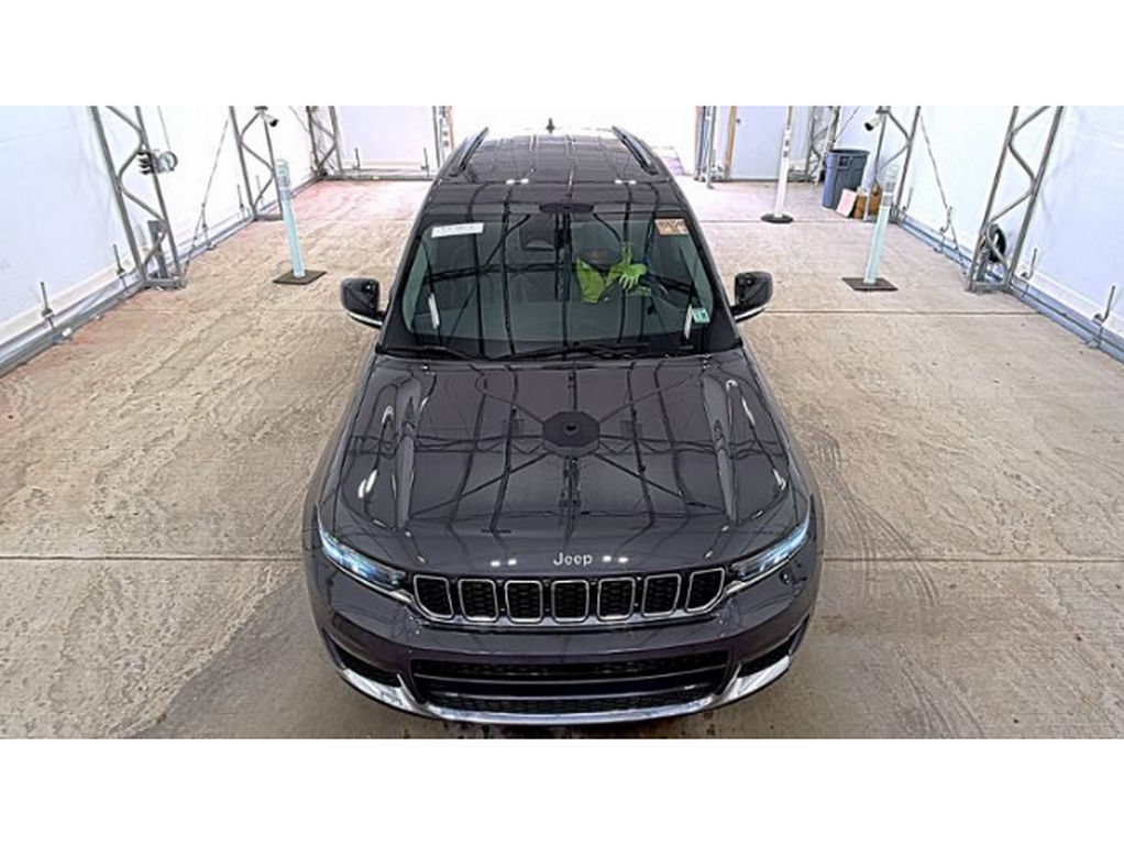 Used 2023 Jeep Grand Cherokee L Limited AWD/4WD image 2
