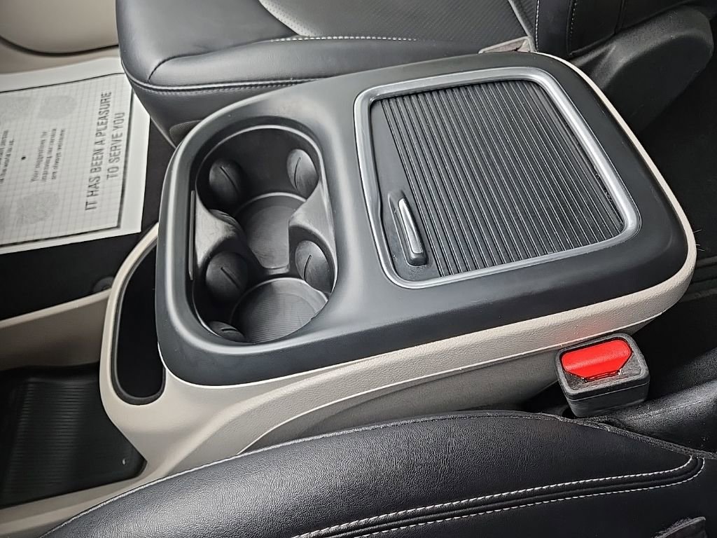 Used 2024 Chrysler Pacifica Touring-L image 61